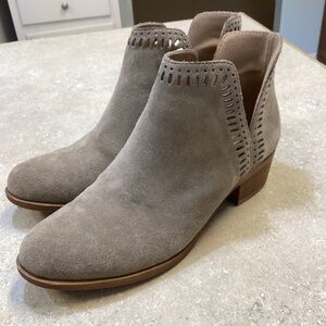 Lucky Brand Women’s SZ 8 LP France Suede Cut Out Ankle Boot Grey